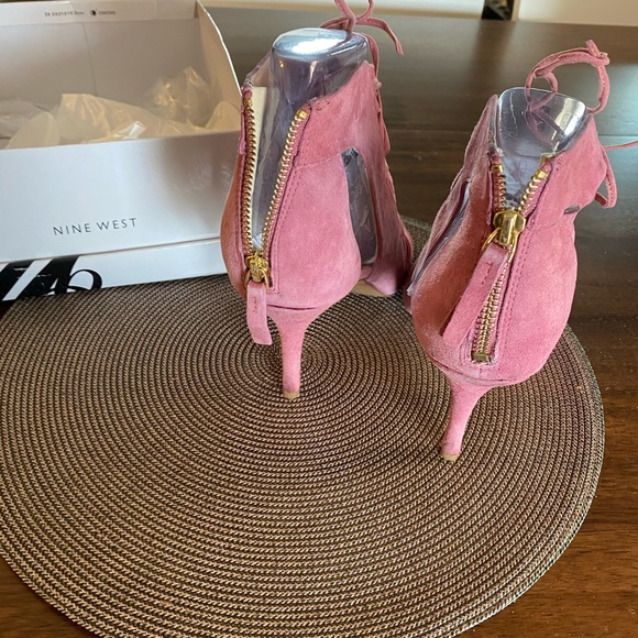 Nine West suede sexy pink heels - Picture 2 of 3